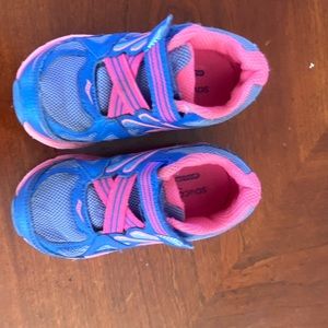 Toddler saucony sneakers
